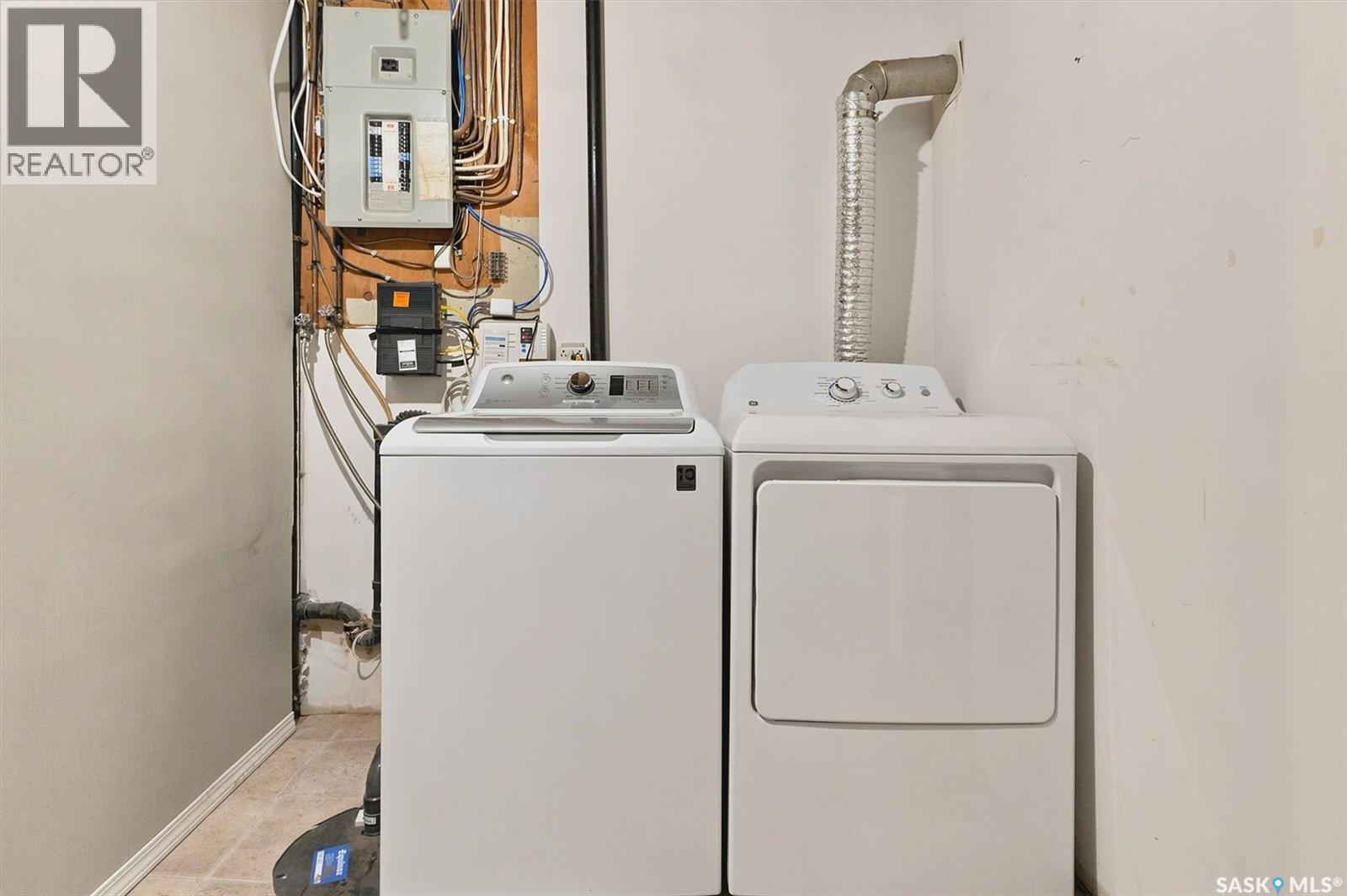 418 North Railway Street, Warman, SK - Indoor Photo Showing Laundry Room