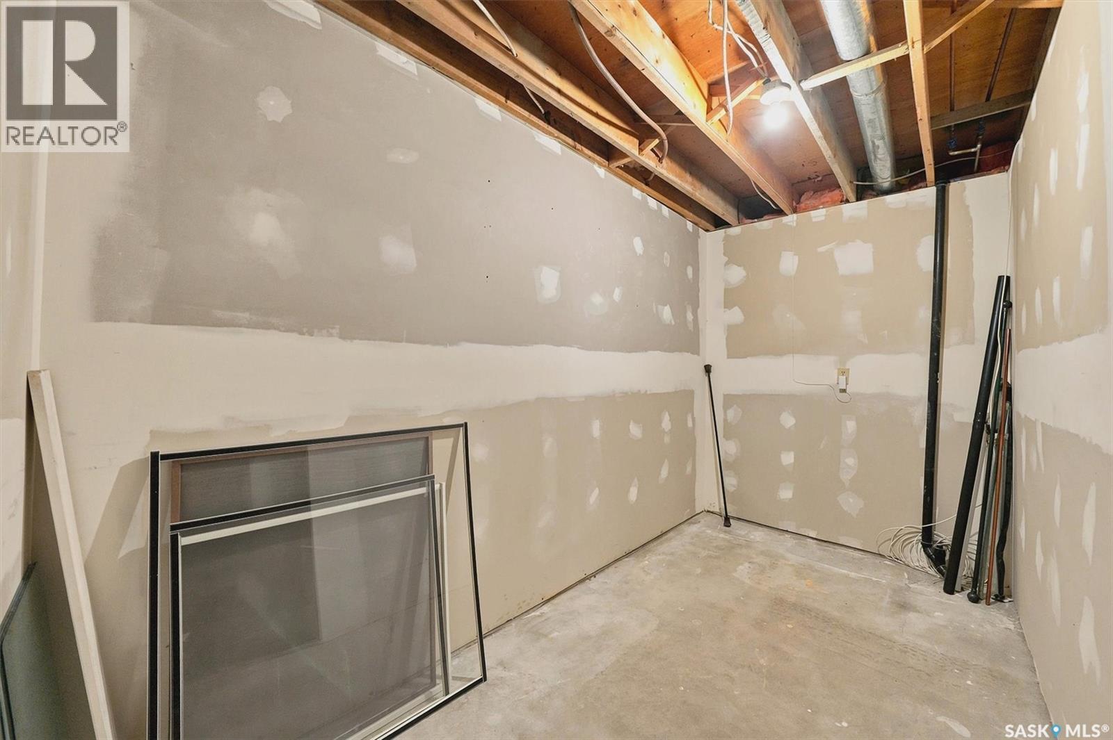 418 North Railway Street, Warman, SK - Indoor