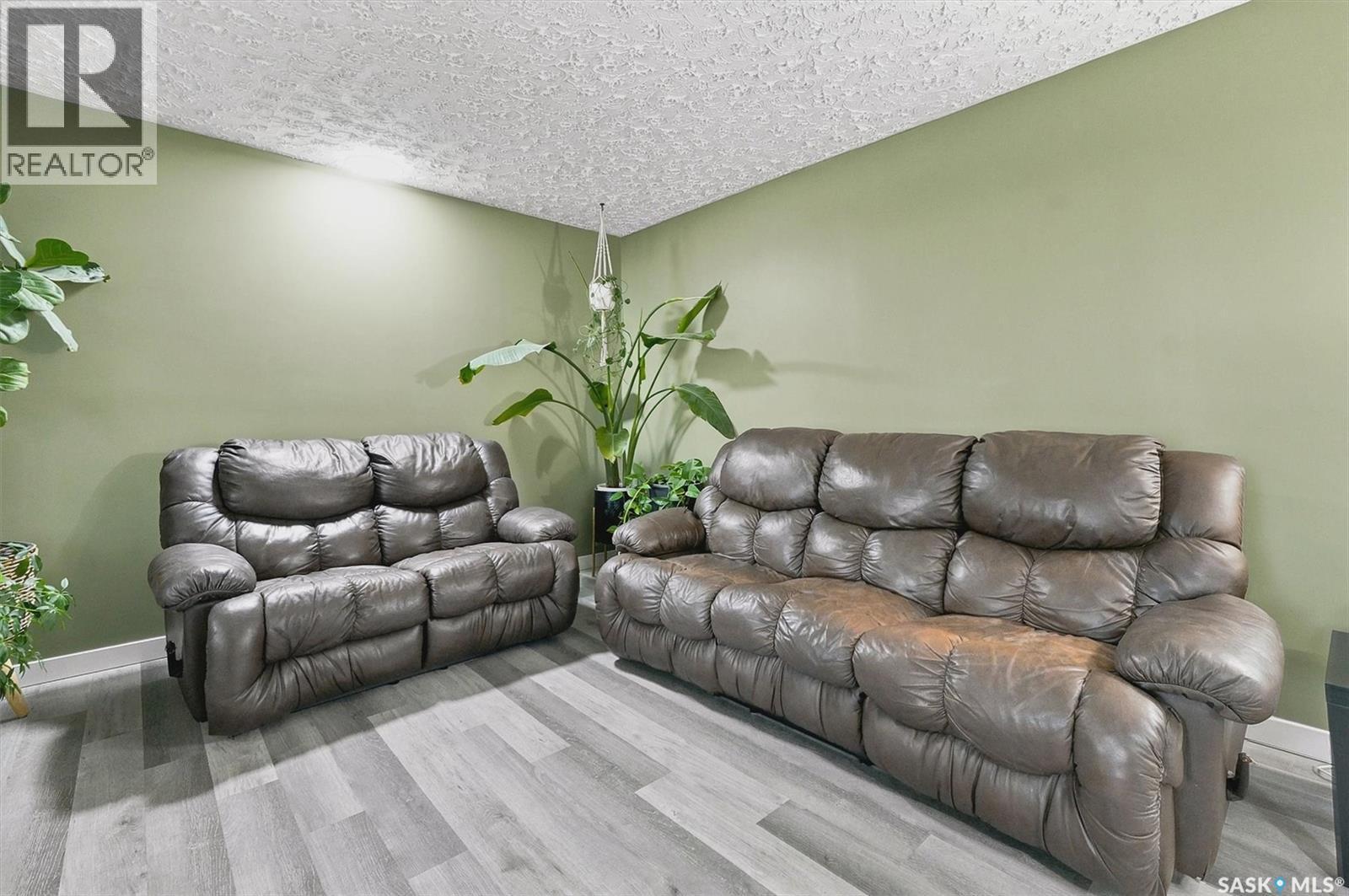 418 North Railway Street, Warman, SK - Indoor Photo Showing Living Room