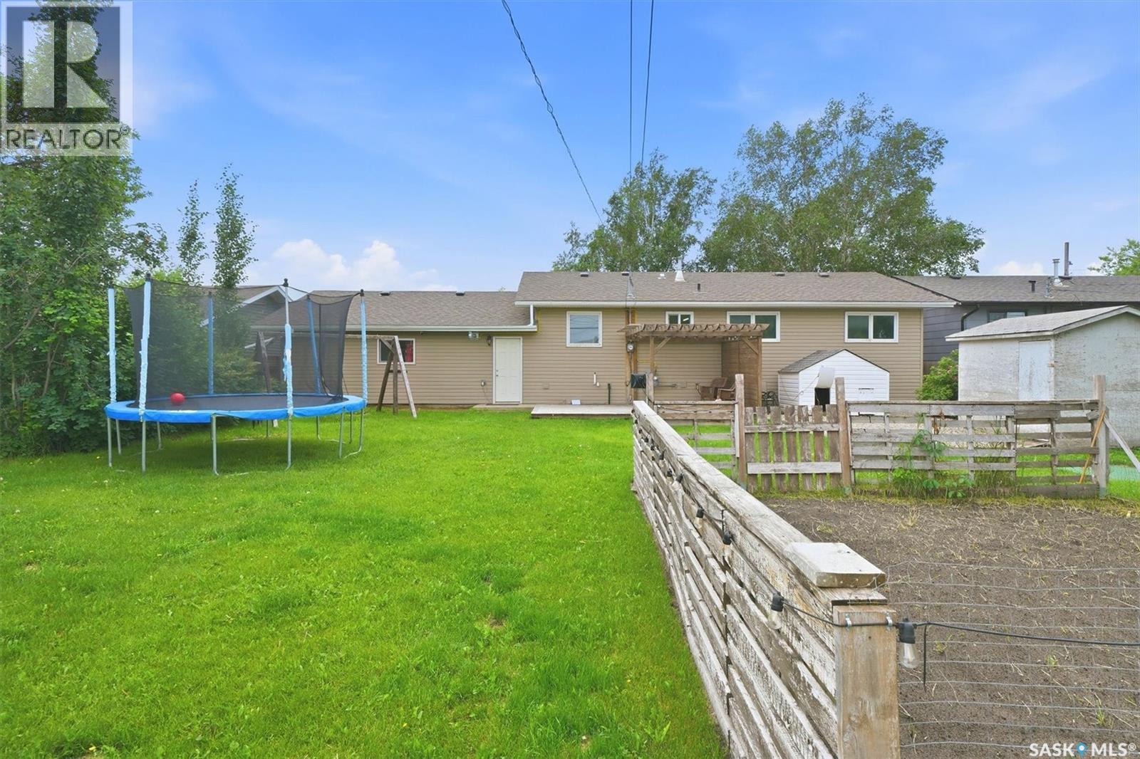 418 North Railway Street, Warman, SK - Outdoor With Backyard With Exterior