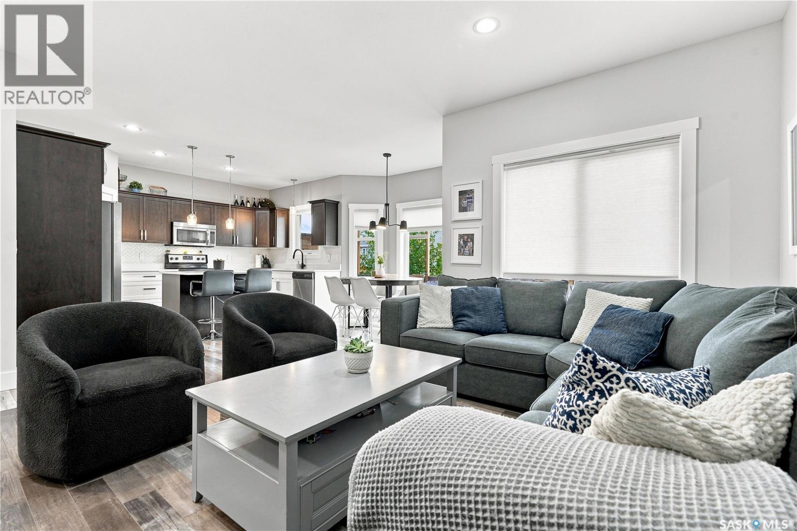575 Childers Crescent, Saskatoon, SK - Indoor Photo Showing Living Room