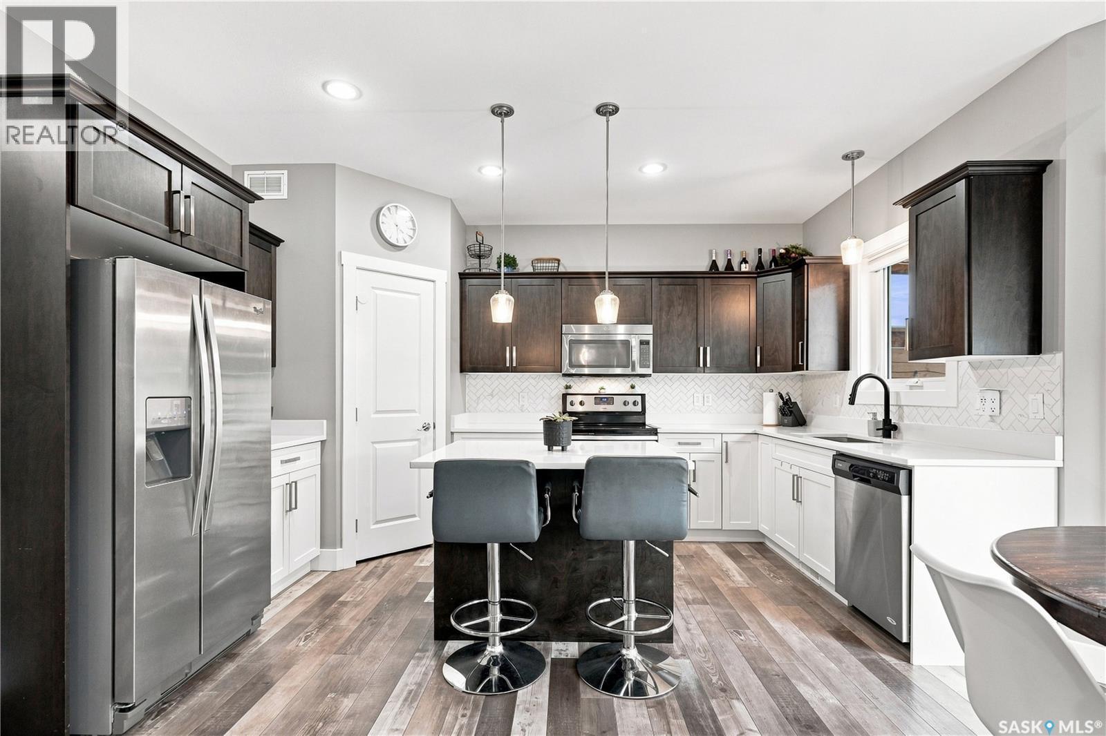 575 Childers Crescent, Saskatoon, SK - Indoor Photo Showing Kitchen With Stainless Steel Kitchen With Upgraded Kitchen