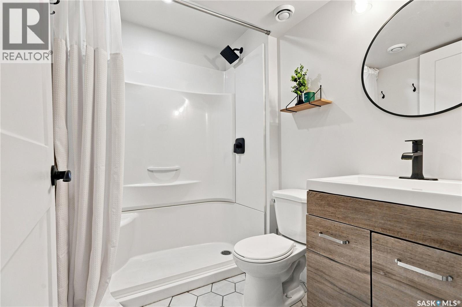 575 Childers Crescent, Saskatoon, SK - Indoor Photo Showing Bathroom