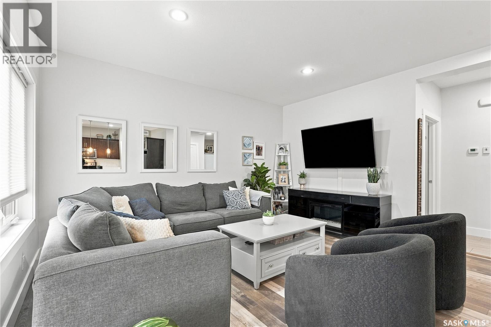 575 Childers Crescent, Saskatoon, SK - Indoor Photo Showing Living Room