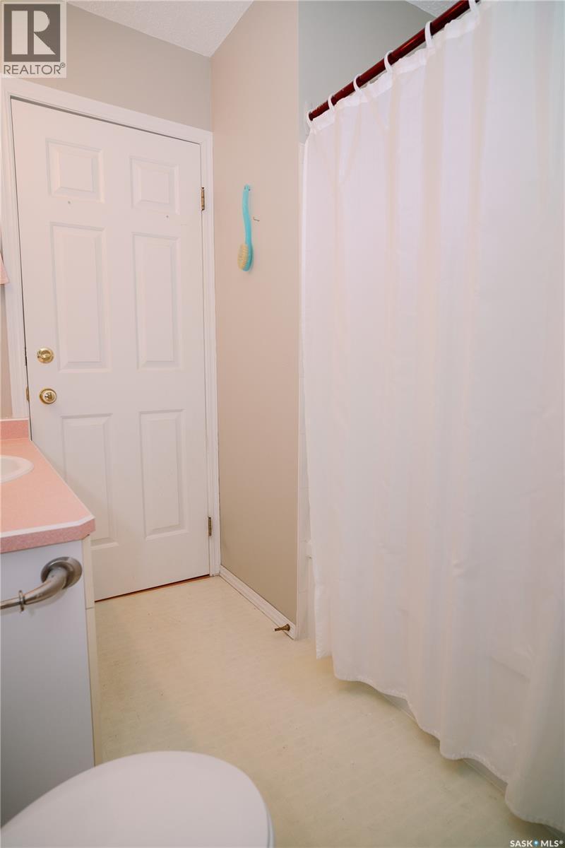 939 Haslam Crescent, Saskatoon, SK - Indoor Photo Showing Bathroom