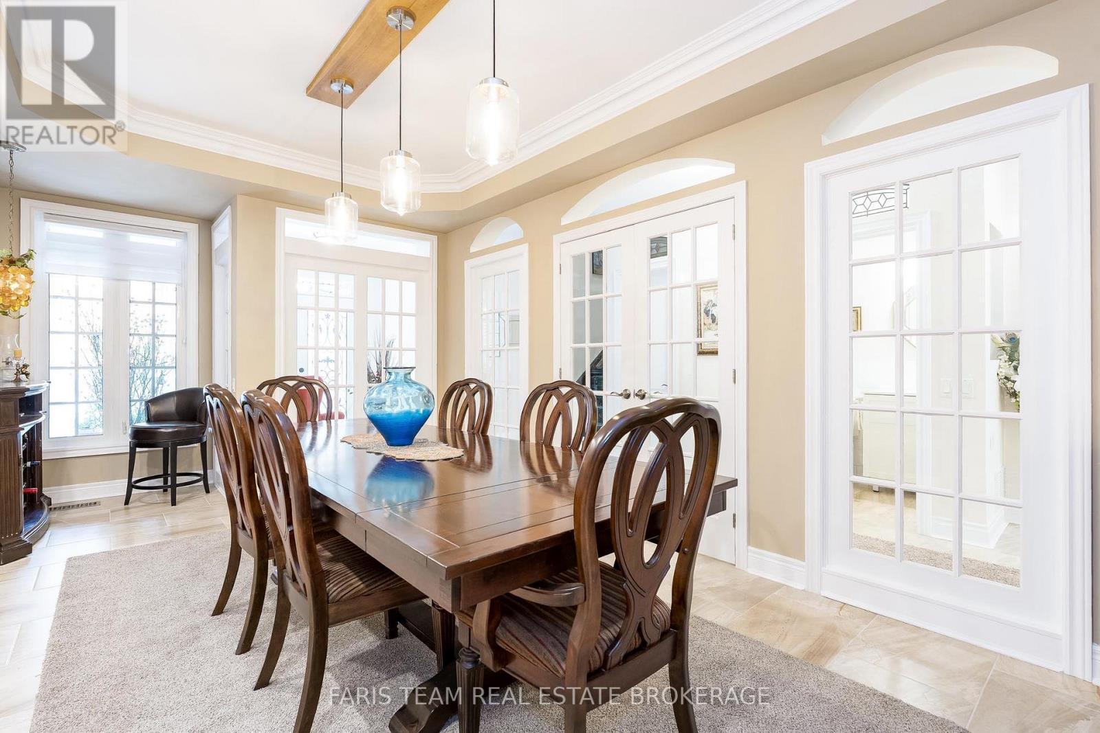 10 Wilton Trail, Aurora, ON - Indoor Photo Showing Dining Room