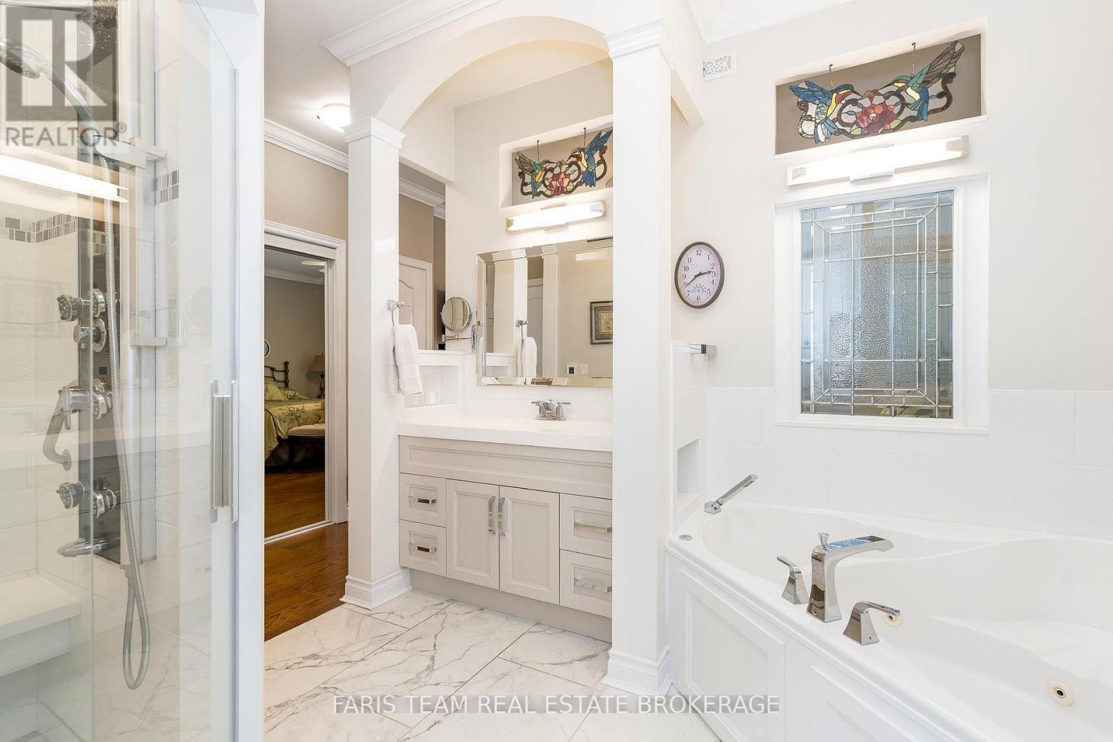 10 Wilton Trail, Aurora, ON - Indoor Photo Showing Bathroom