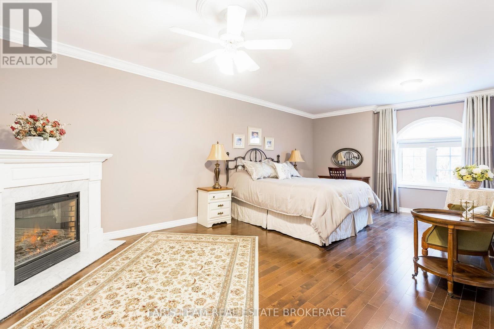 10 Wilton Trail, Aurora, ON - Indoor Photo Showing Bedroom With Fireplace