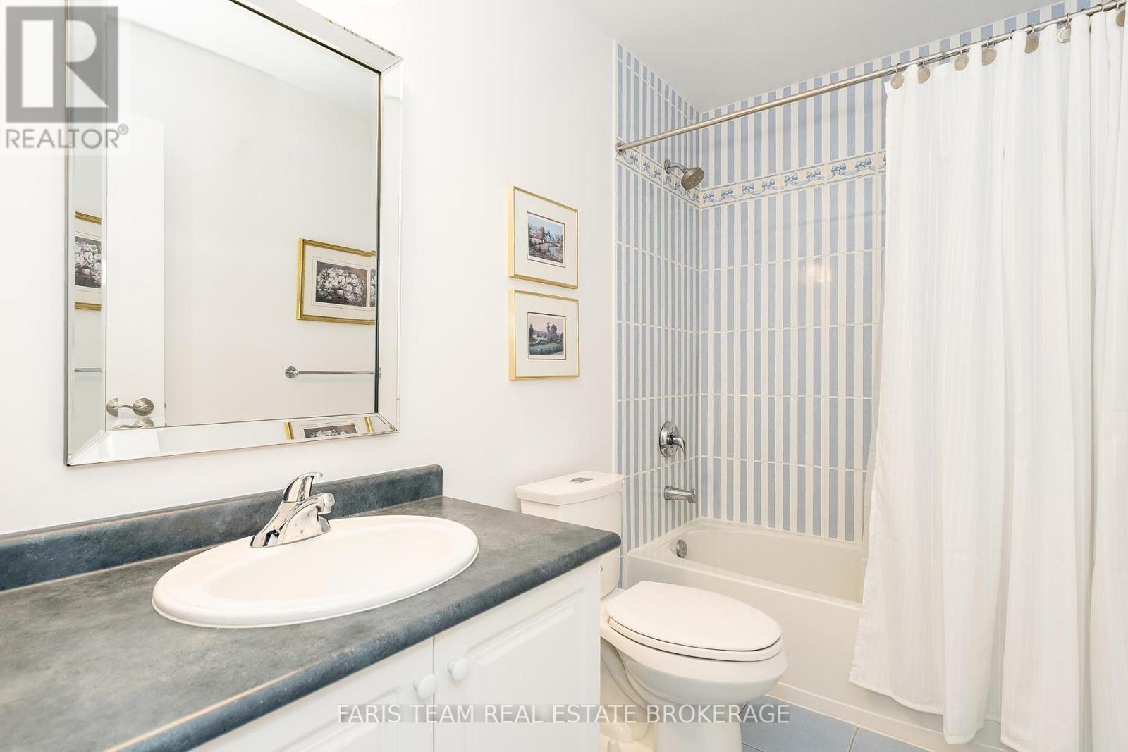 10 Wilton Trail, Aurora, ON - Indoor Photo Showing Bathroom