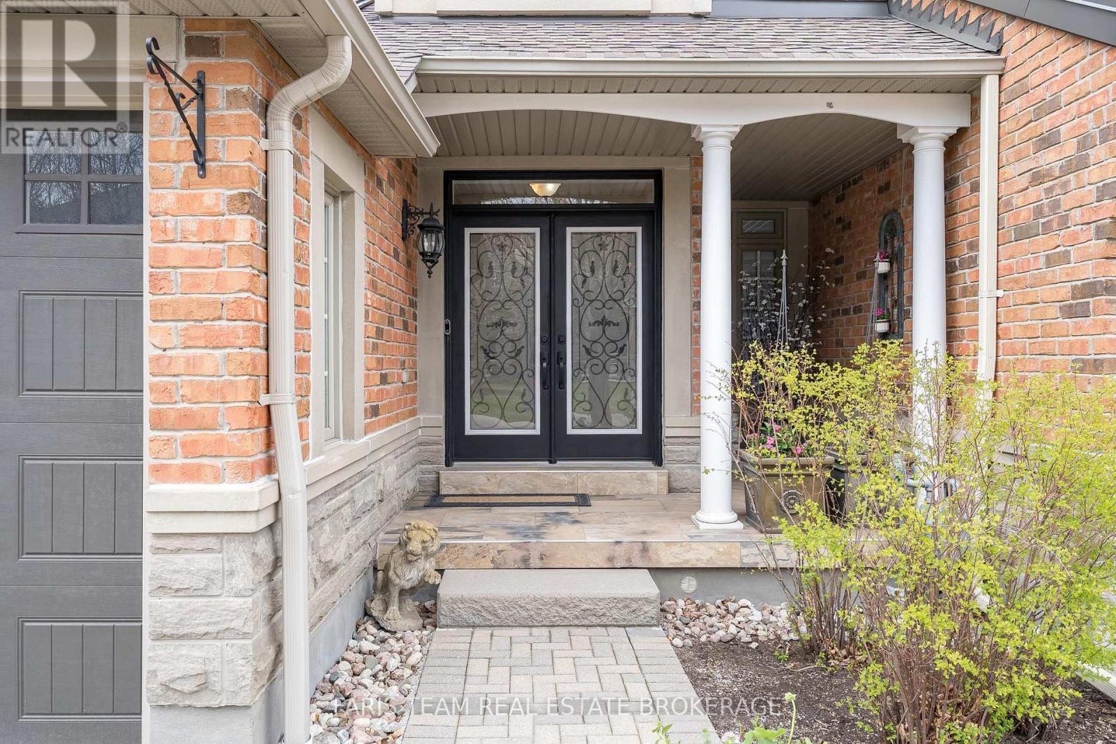 10 Wilton Trail, Aurora, ON - Outdoor With Exterior