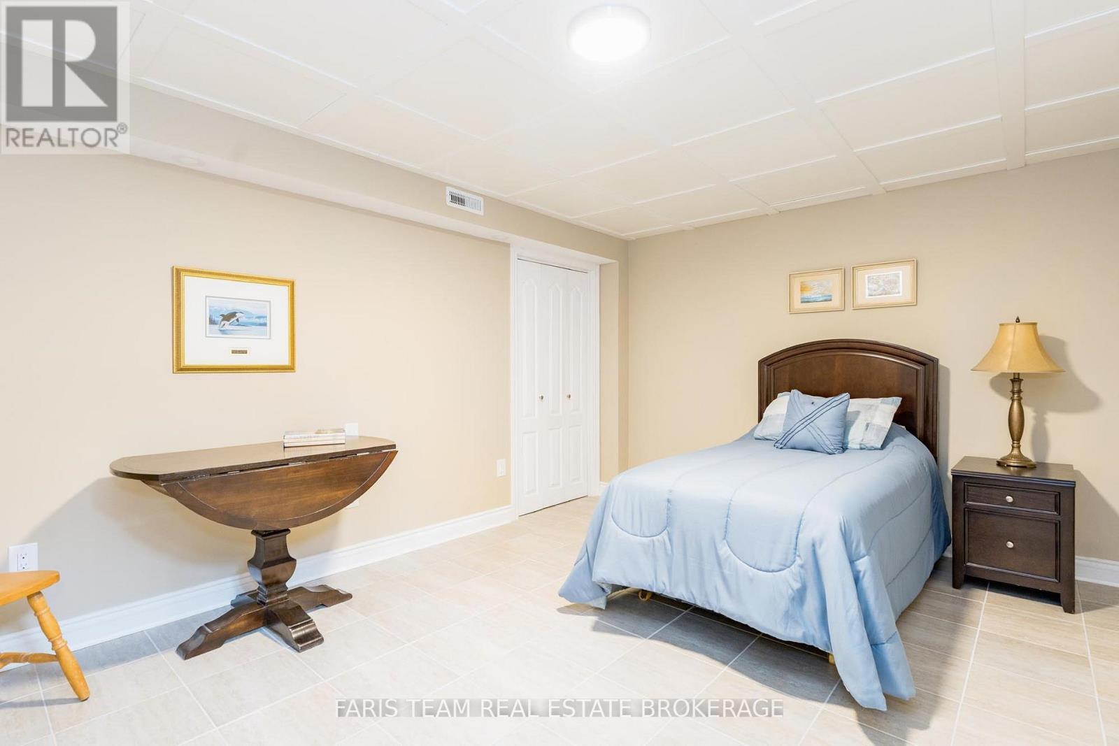 10 Wilton Trail, Aurora, ON - Indoor Photo Showing Bedroom