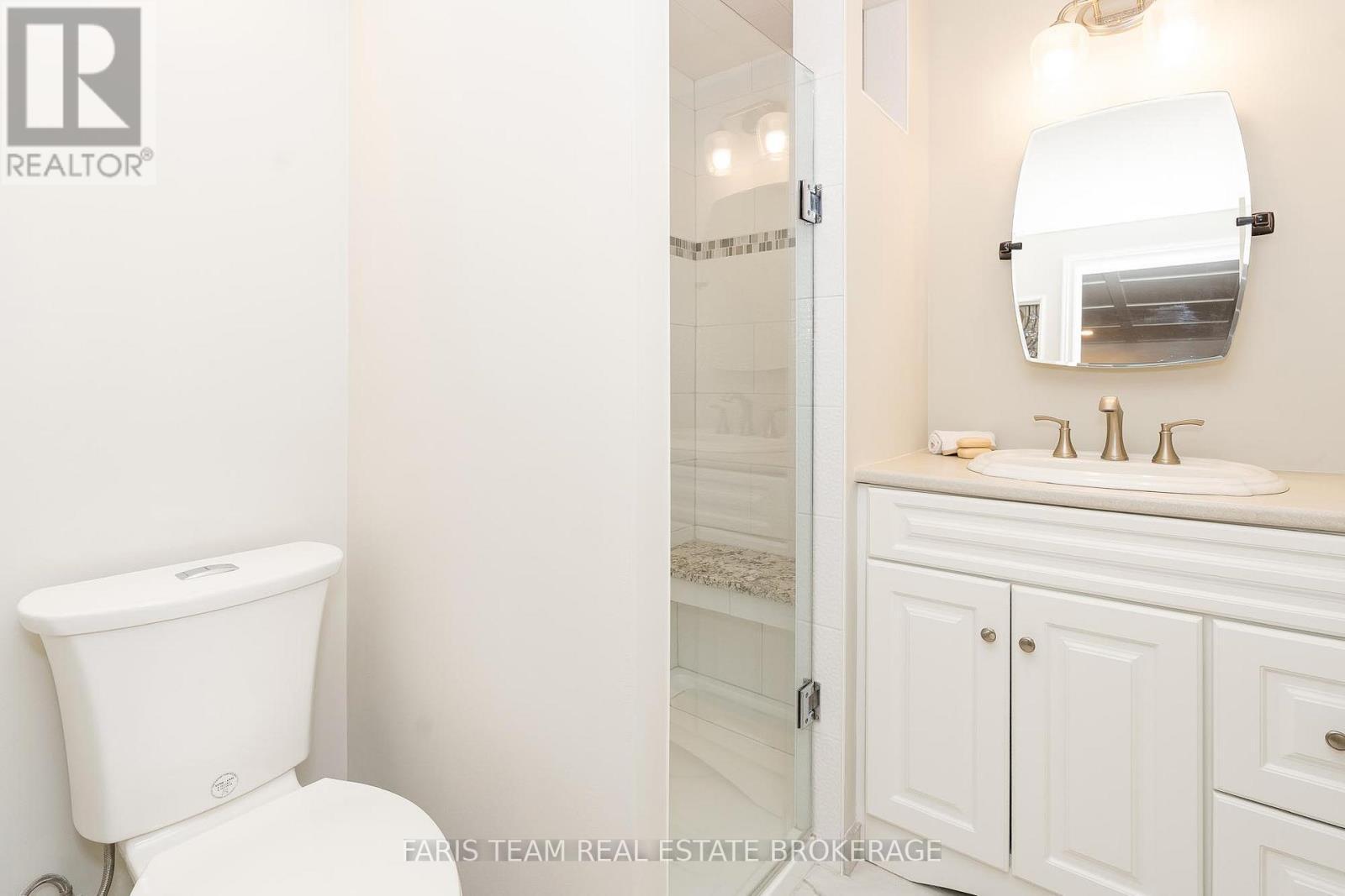 10 Wilton Trail, Aurora, ON - Indoor Photo Showing Bathroom