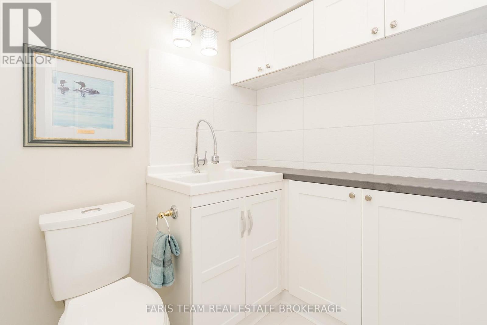 10 Wilton Trail, Aurora, ON - Indoor Photo Showing Bathroom