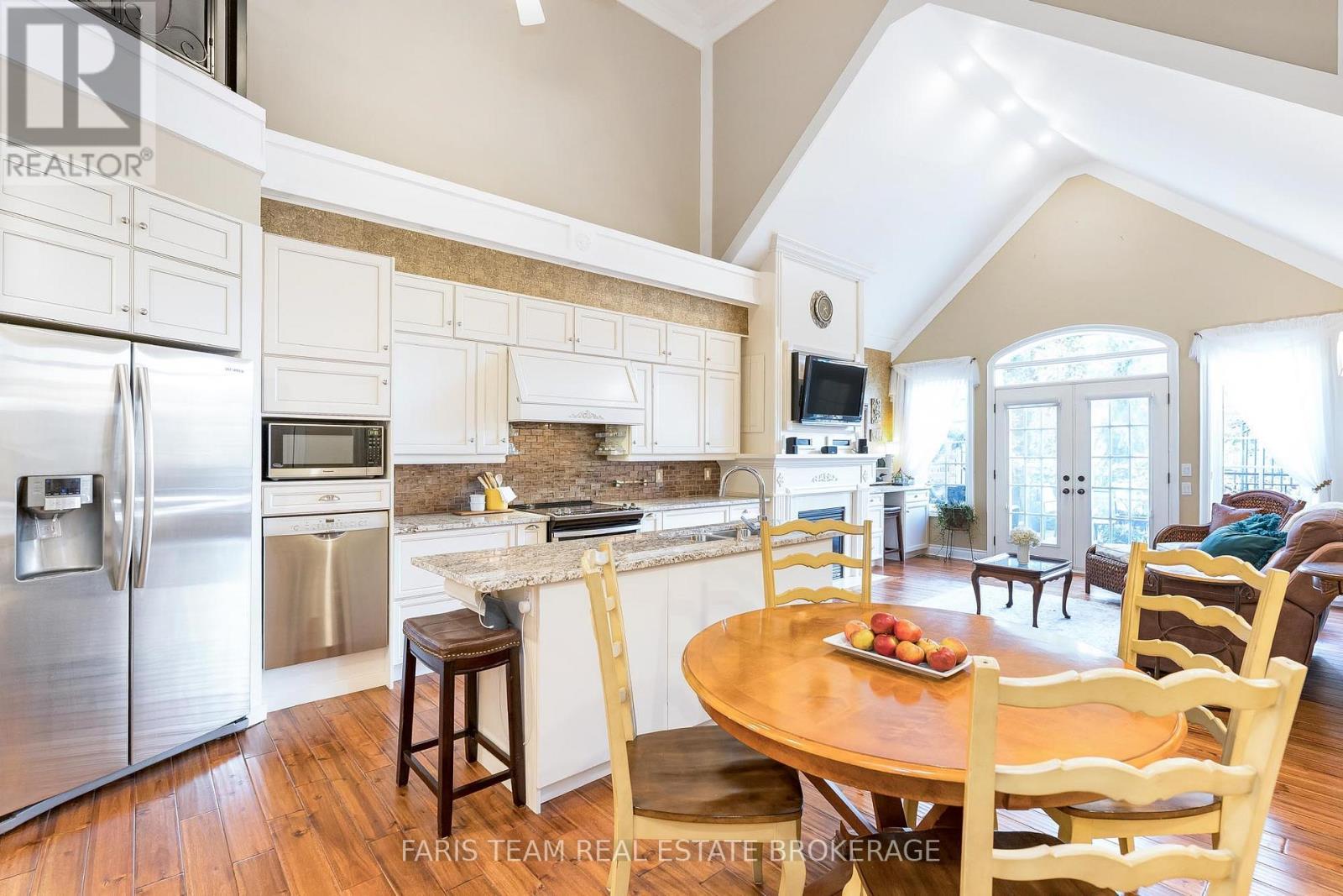 10 Wilton Trail, Aurora, ON - Indoor