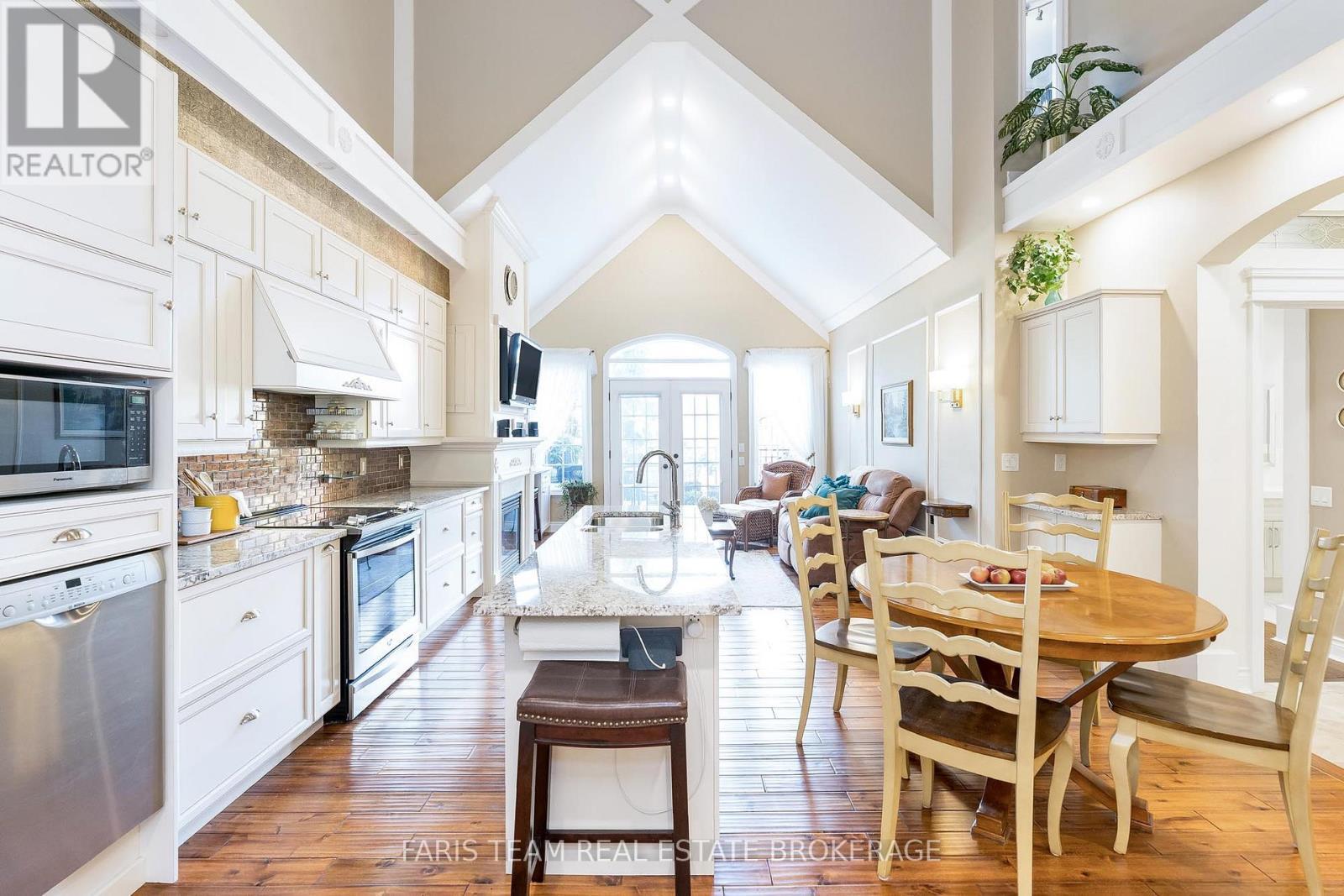 10 Wilton Trail, Aurora, ON - Indoor Photo Showing Other Room