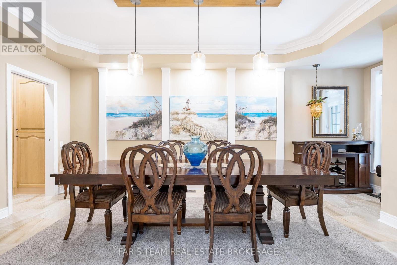 10 Wilton Trail, Aurora, ON - Indoor Photo Showing Dining Room