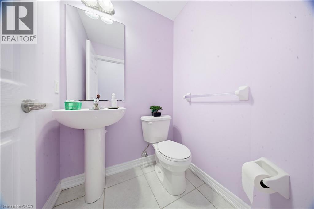 166 Deerpath Drive Unit# 32, Guelph, ON - Indoor Photo Showing Bathroom