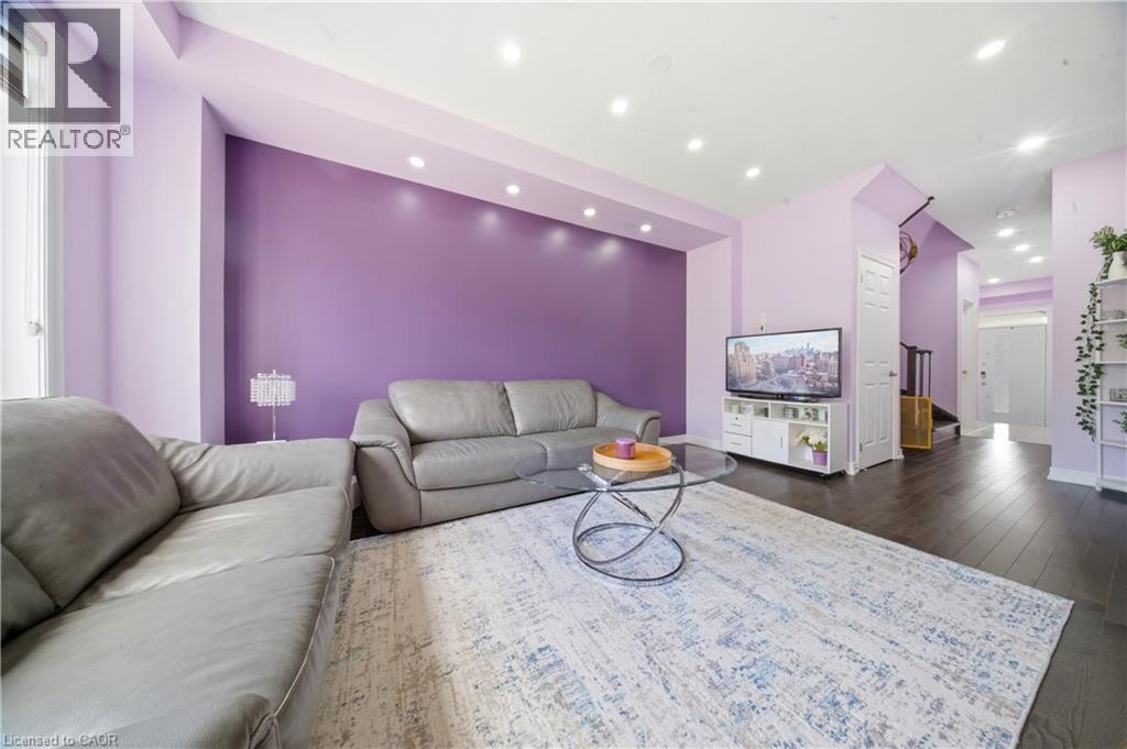 166 Deerpath Drive Unit# 32, Guelph, ON - Indoor Photo Showing Living Room