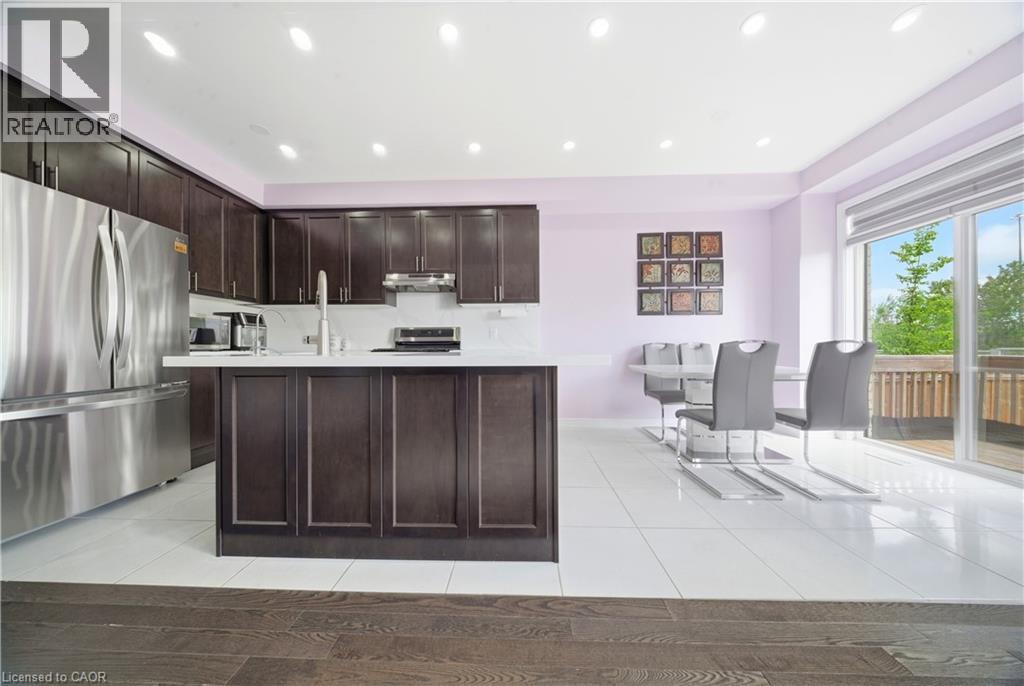 166 Deerpath Drive Unit# 32, Guelph, ON - Indoor Photo Showing Kitchen