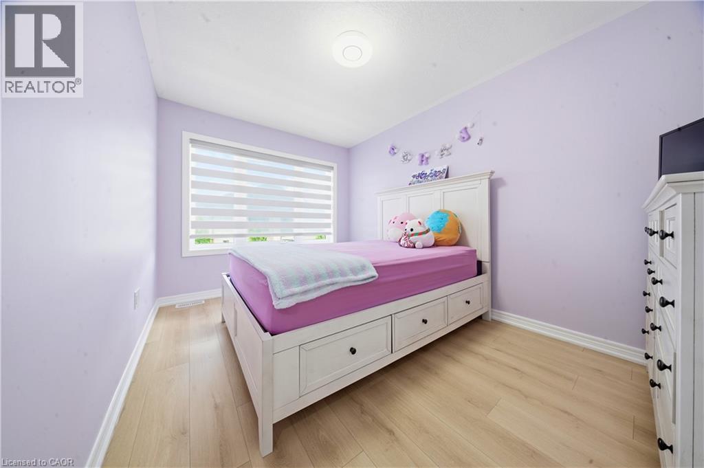 166 Deerpath Drive Unit# 32, Guelph, ON - Indoor Photo Showing Bedroom