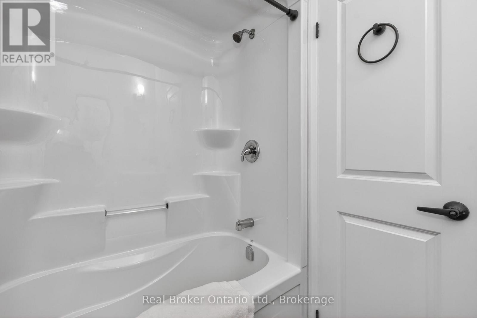 90 14 Concession E, Tiny, ON - Indoor Photo Showing Bathroom