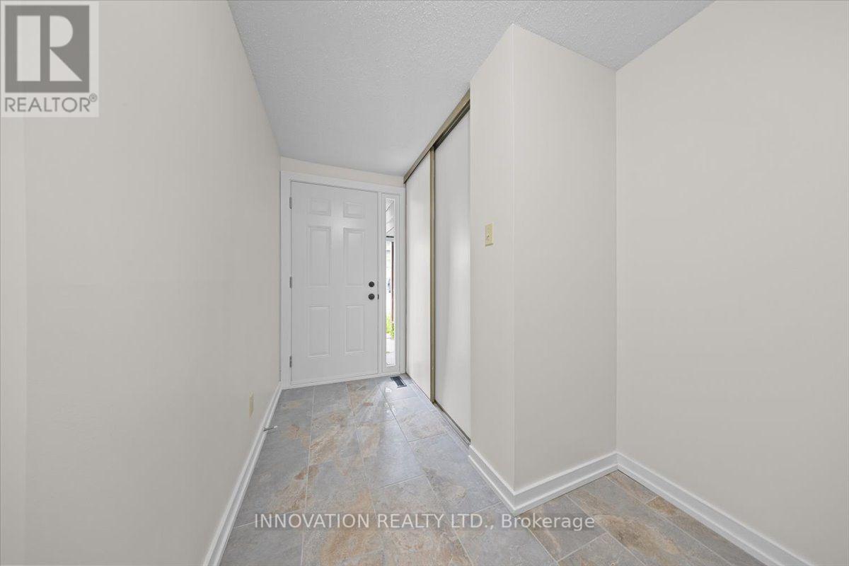 2 - 76 Esterlawn Private, Ottawa, ON - Indoor Photo Showing Other Room