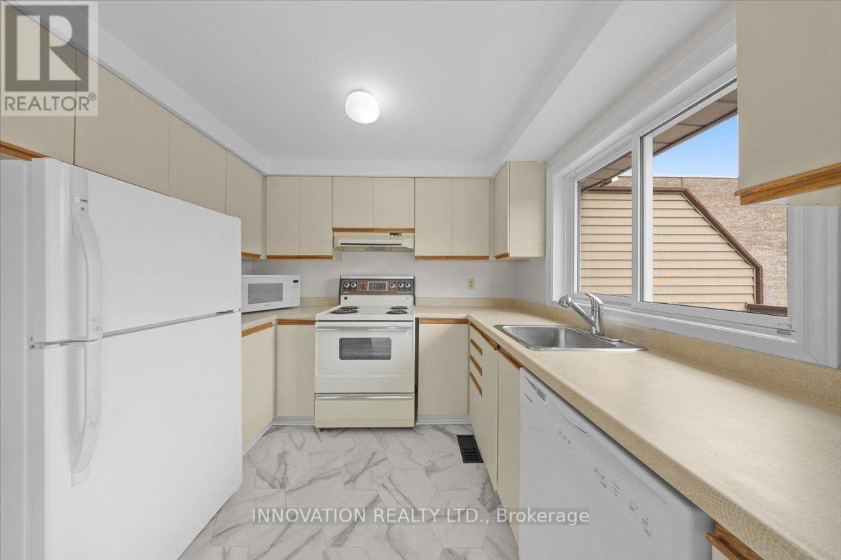 2 - 76 Esterlawn Private, Ottawa, ON - Indoor Photo Showing Kitchen