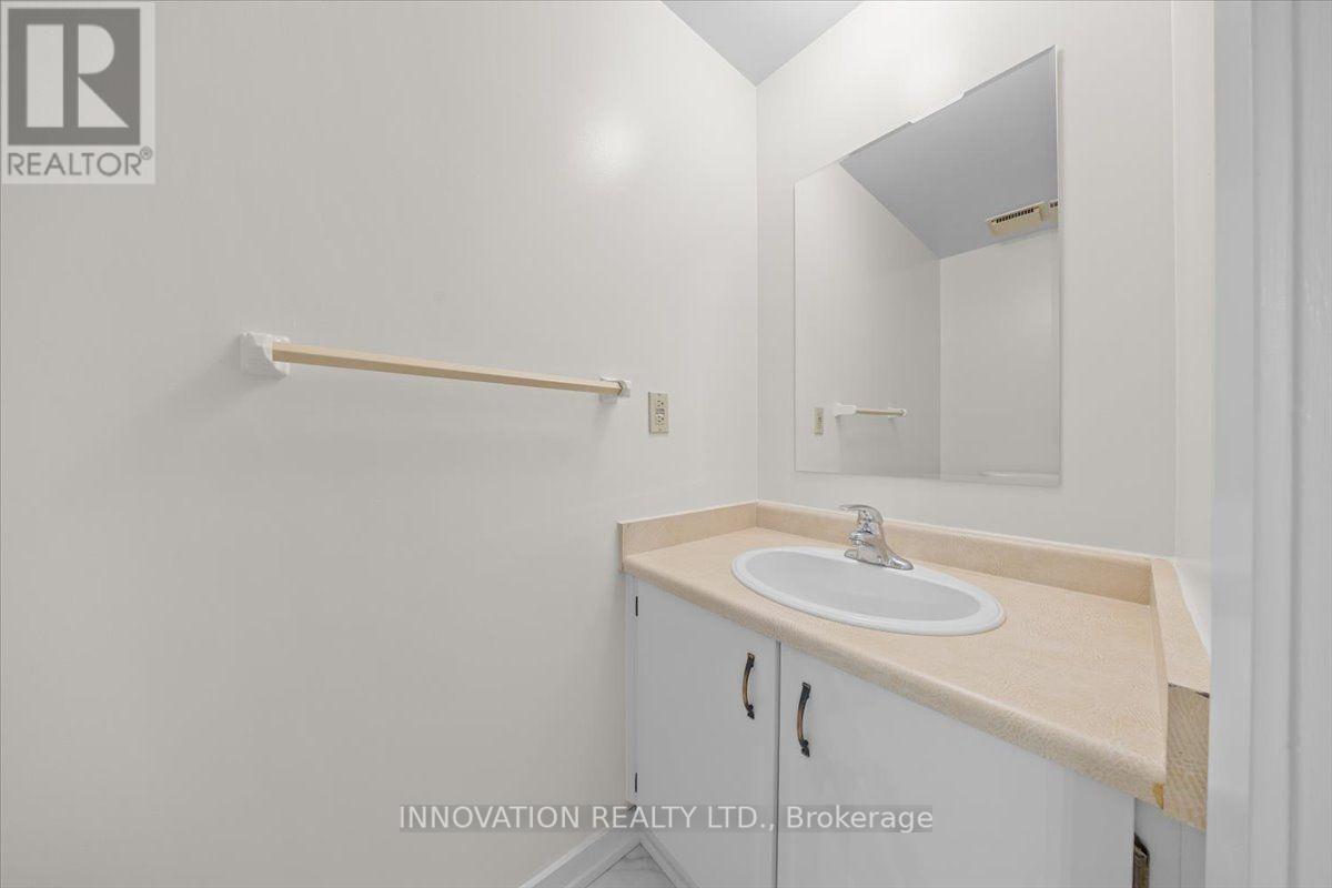 2 - 76 Esterlawn Private, Ottawa, ON - Indoor Photo Showing Bathroom