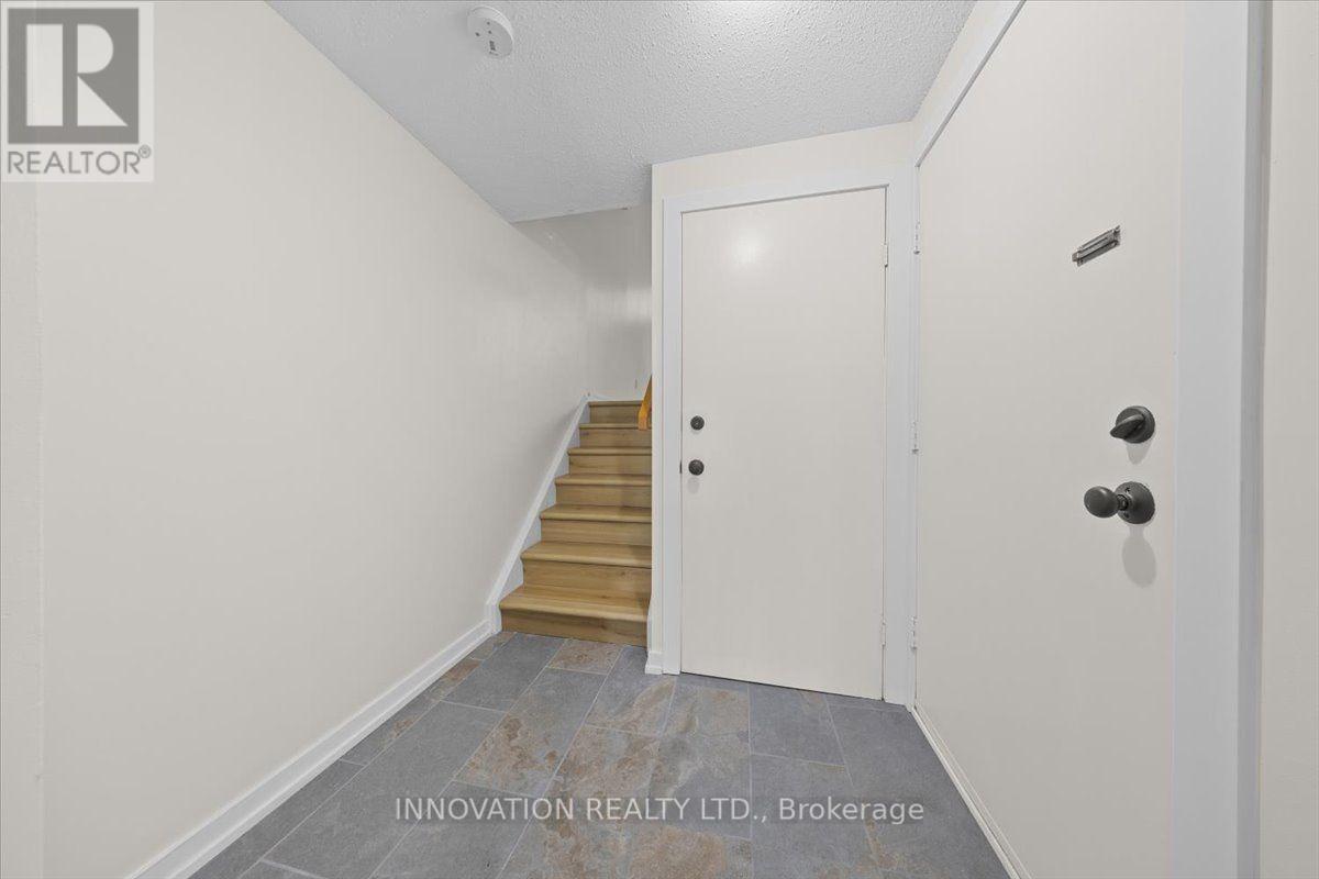 2 - 76 Esterlawn Private, Ottawa, ON - Photo Showing Other Room