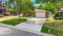 386 WOODRIDGE Tecumseh, ON N8N 3A8