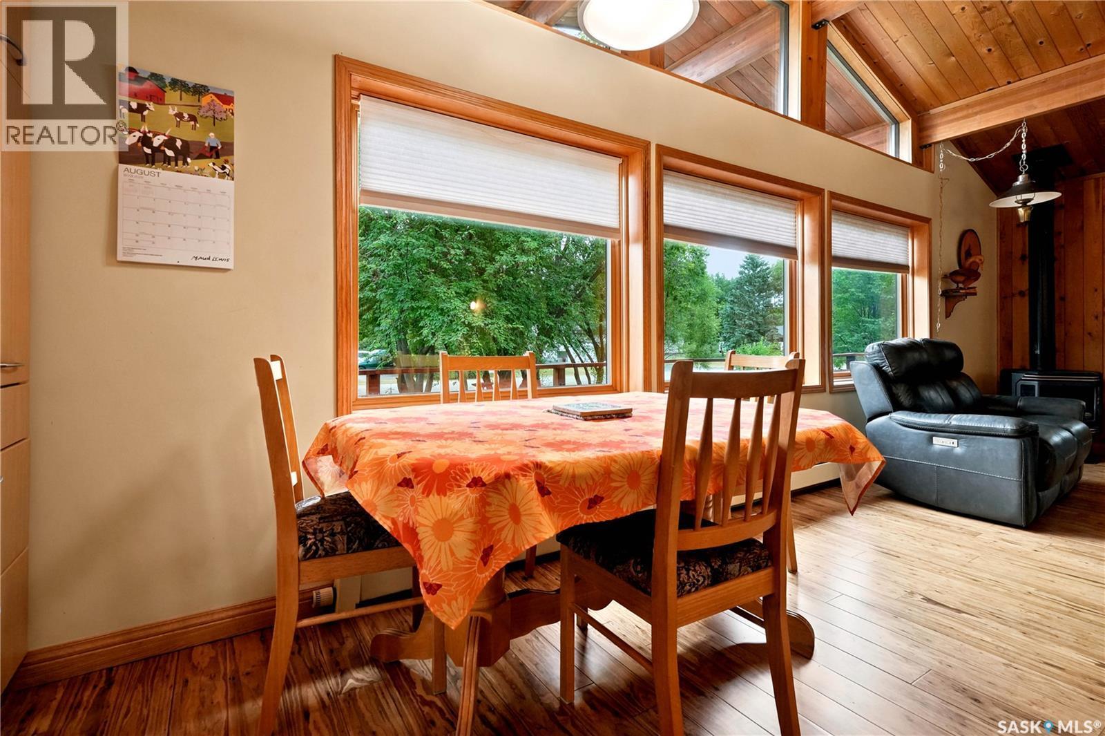21 Meadow Road, White City, SK - Indoor Photo Showing Dining Room