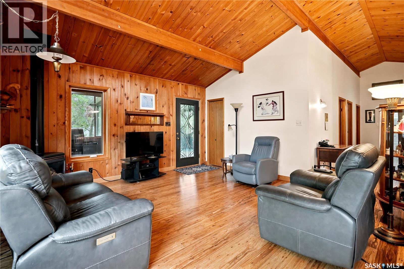 21 Meadow Road, White City, SK - Indoor Photo Showing Living Room