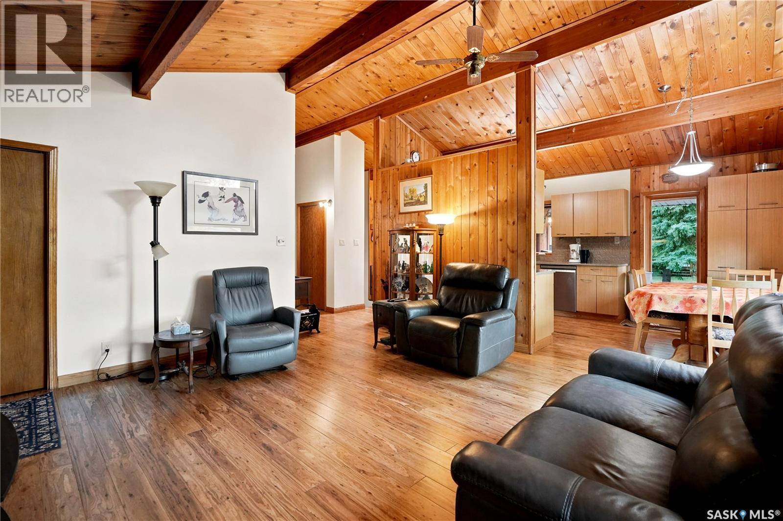 21 Meadow Road, White City, SK - Indoor Photo Showing Living Room