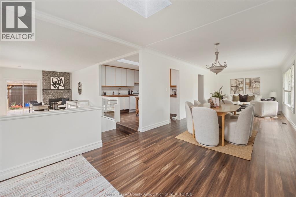 850 Greendale Drive, Windsor, ON - Indoor Photo Showing Living Room