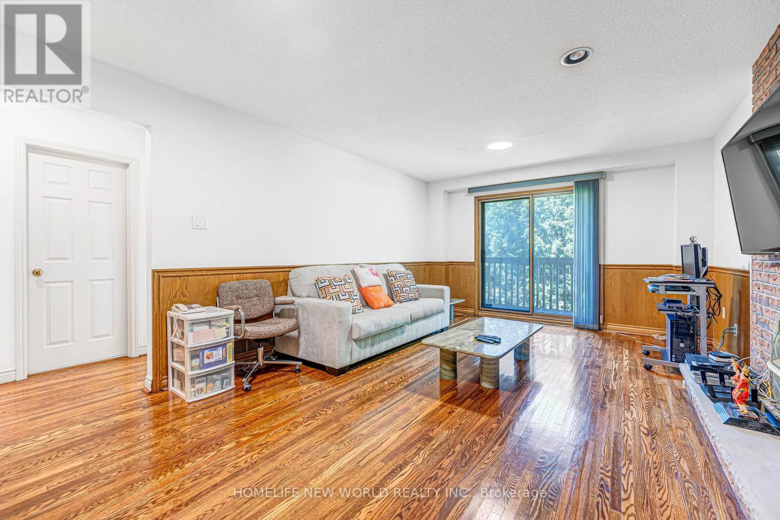 4 Tarbert Road, Toronto, ON - Indoor Photo Showing Living Room