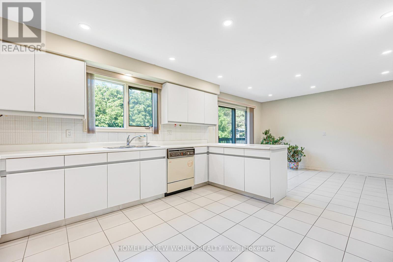 4 Tarbert Road, Toronto, ON - Indoor Photo Showing Kitchen