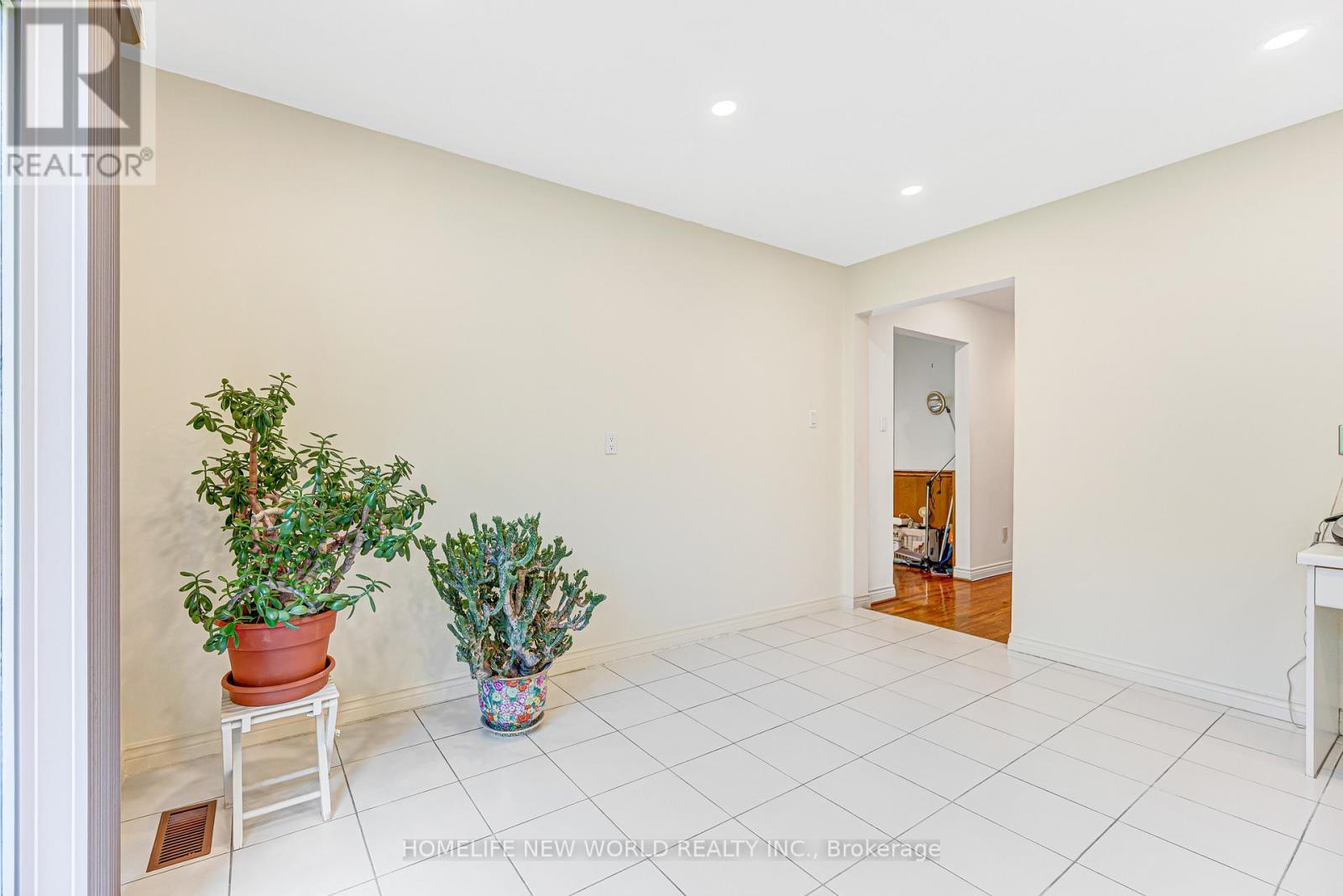 4 Tarbert Road, Toronto, ON - Indoor Photo Showing Other Room
