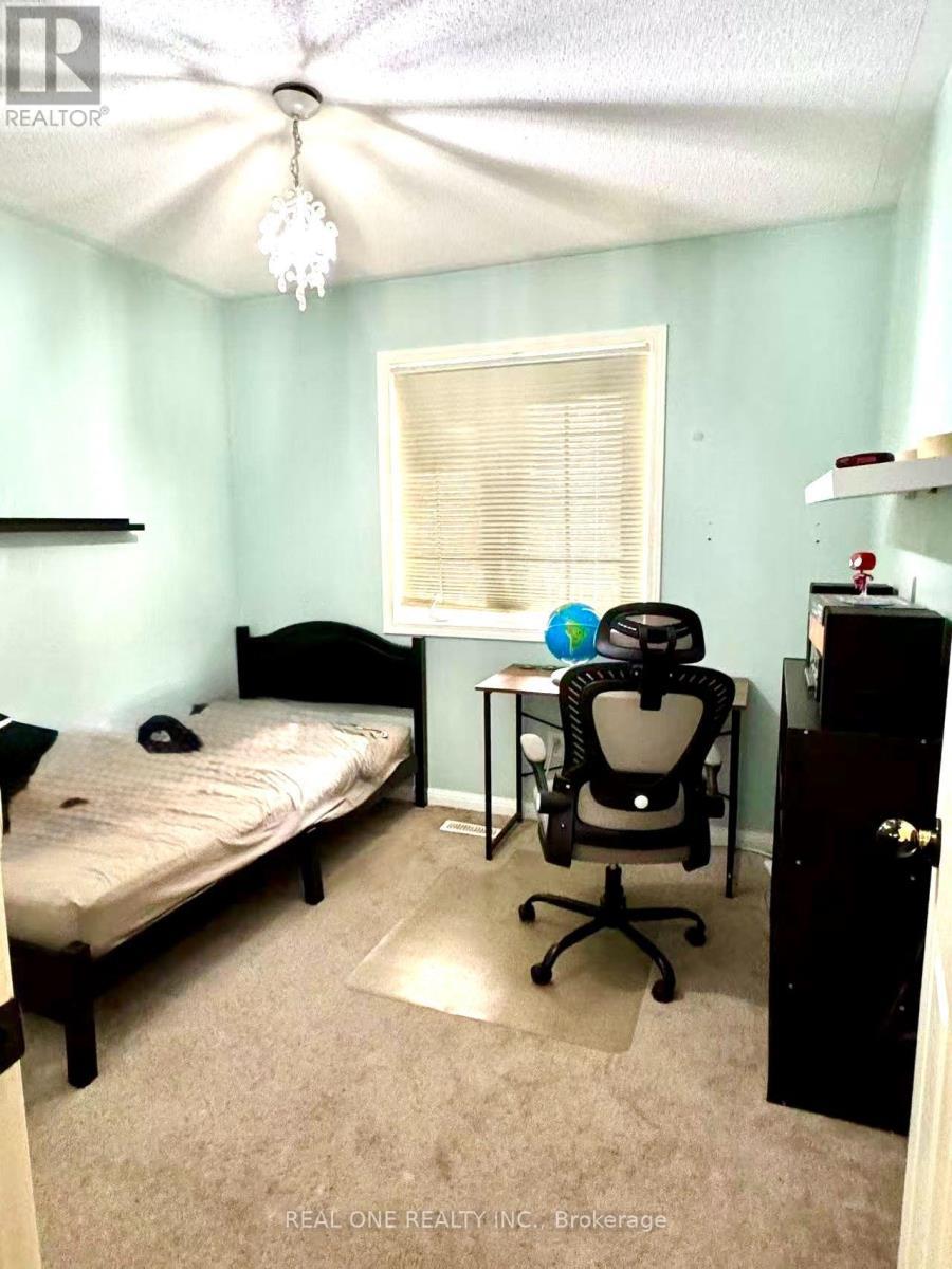 12 Bonello Crescent, Whitby, ON - Indoor Photo Showing Bedroom