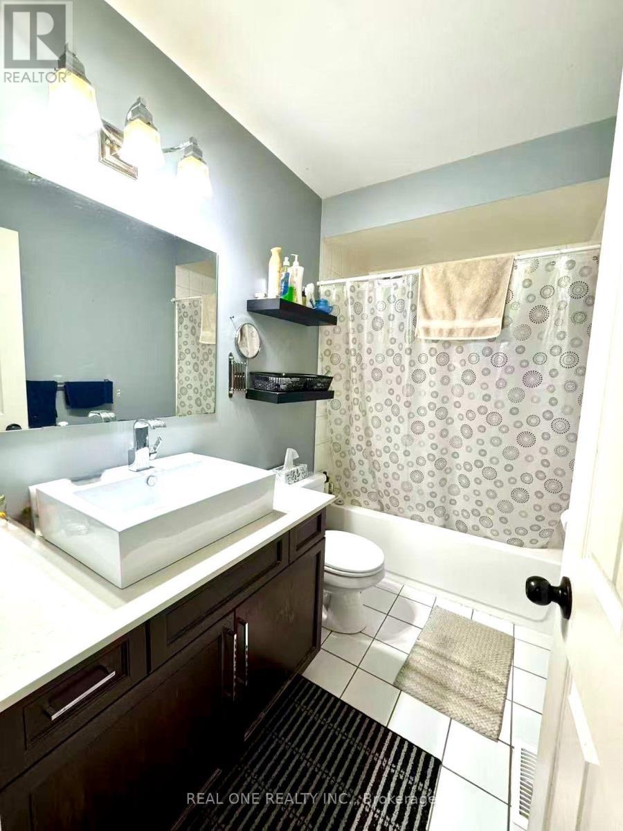 12 Bonello Crescent, Whitby, ON - Indoor Photo Showing Bathroom