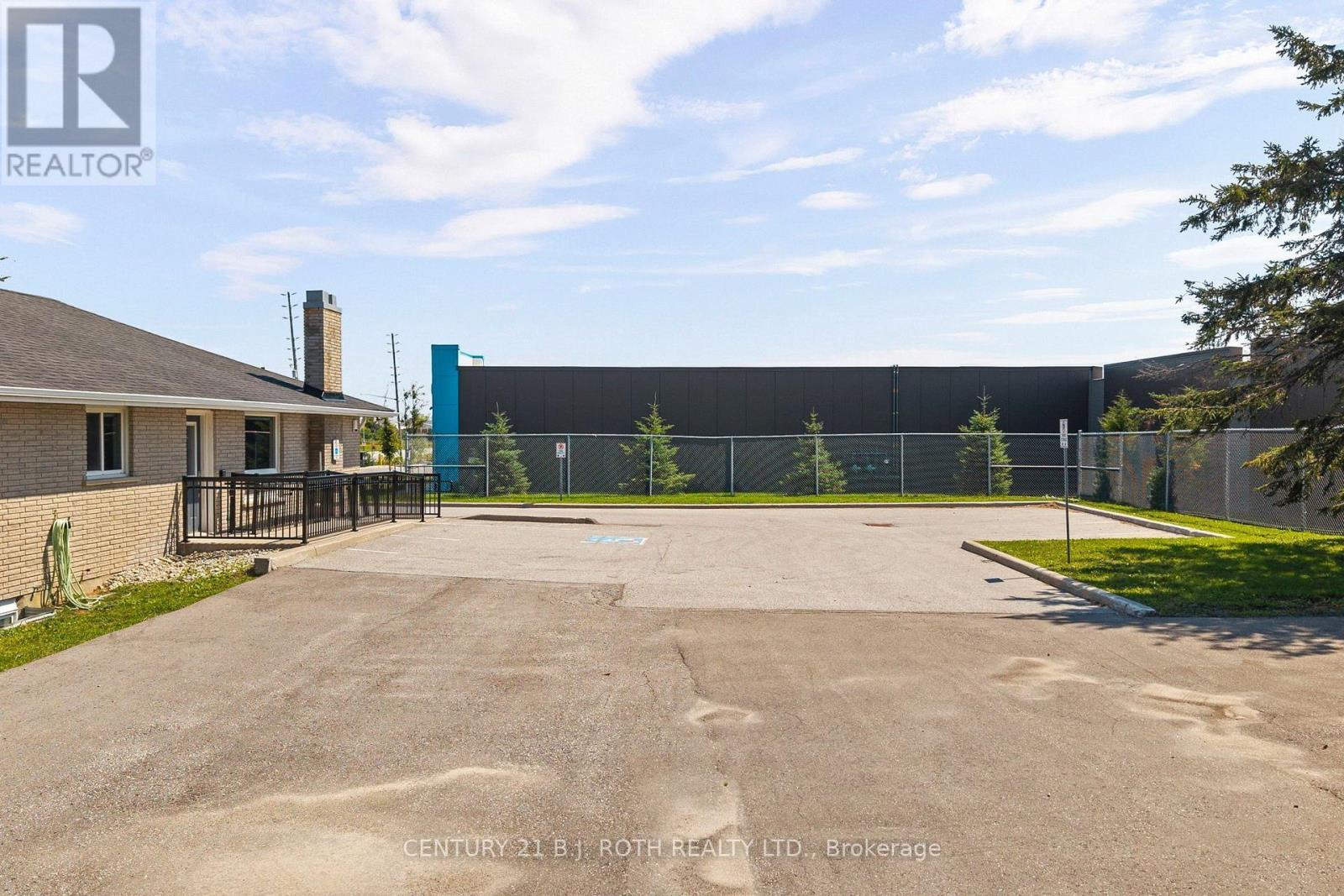 355 Mapleview Drive W, Barrie, ON