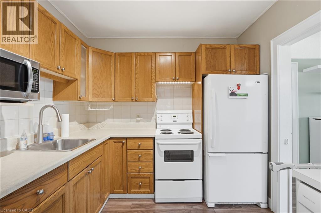 96 Paling Avenue, Hamilton, ON - Indoor Photo Showing Kitchen
