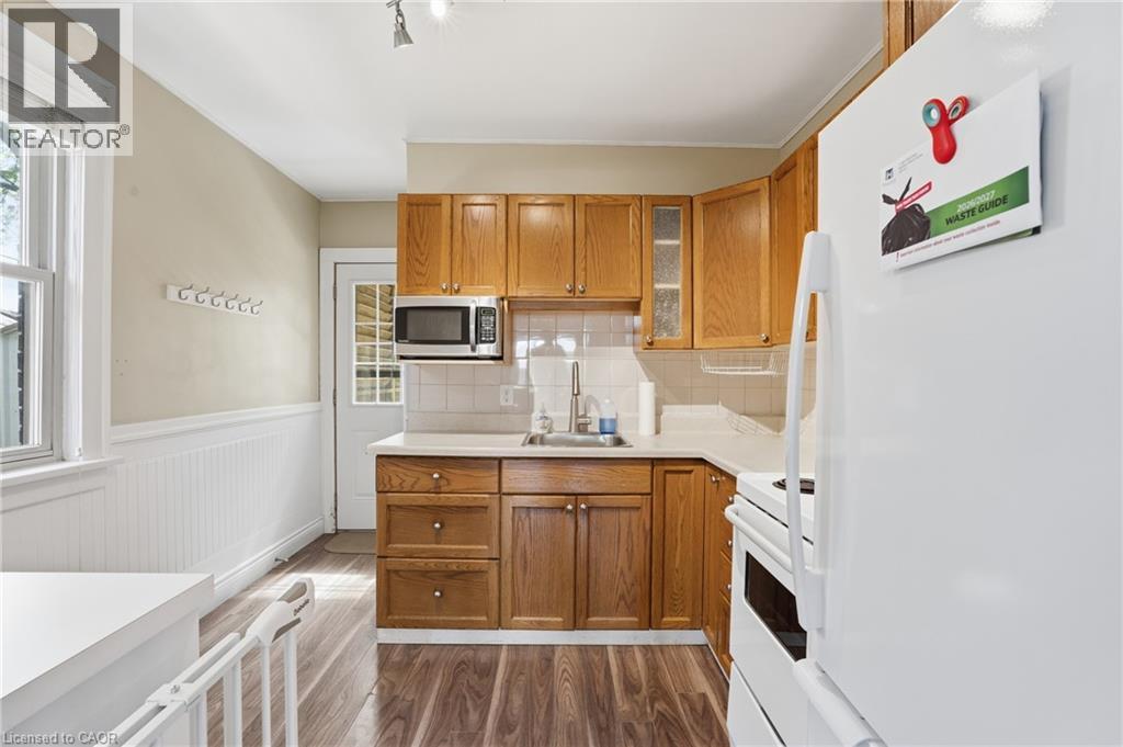 96 Paling Avenue, Hamilton, ON - Indoor Photo Showing Kitchen