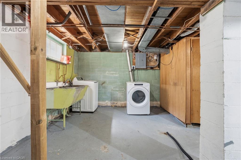96 Paling Avenue, Hamilton, ON - Indoor Photo Showing Other Room