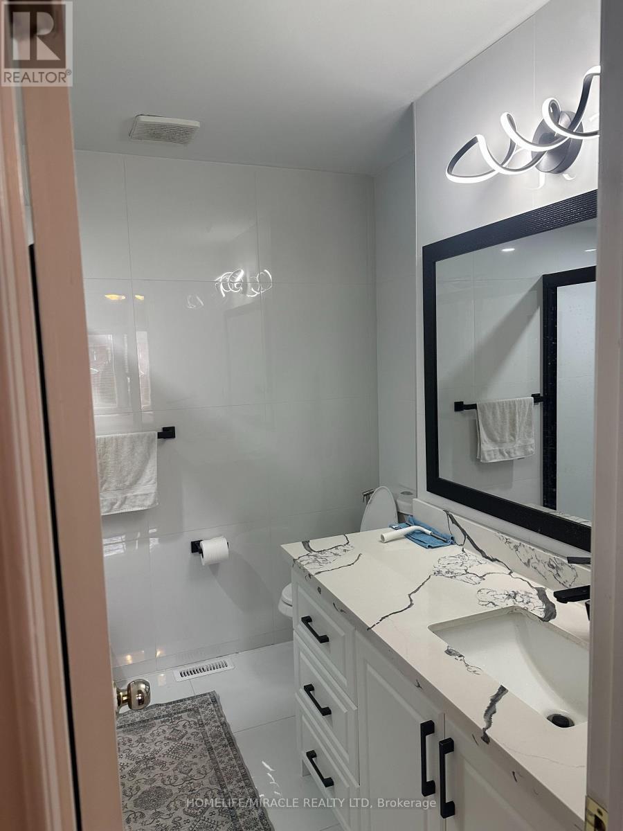 7200 Harding Crescent, Mississauga, ON - Indoor Photo Showing Bathroom