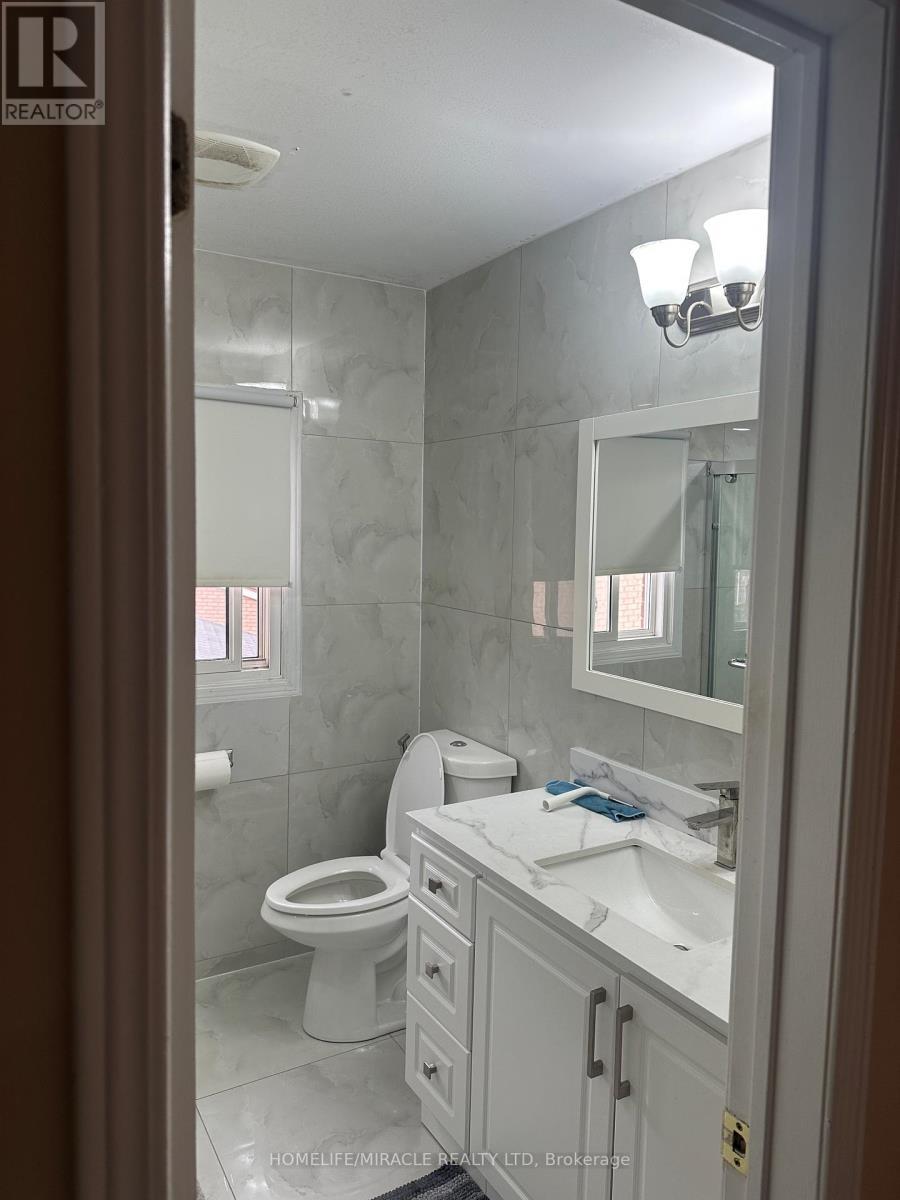 7200 Harding Crescent, Mississauga, ON - Indoor Photo Showing Bathroom