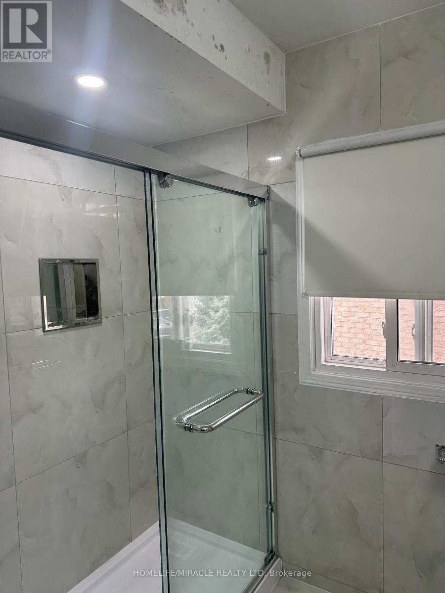 7200 Harding Crescent, Mississauga, ON - Indoor Photo Showing Bathroom