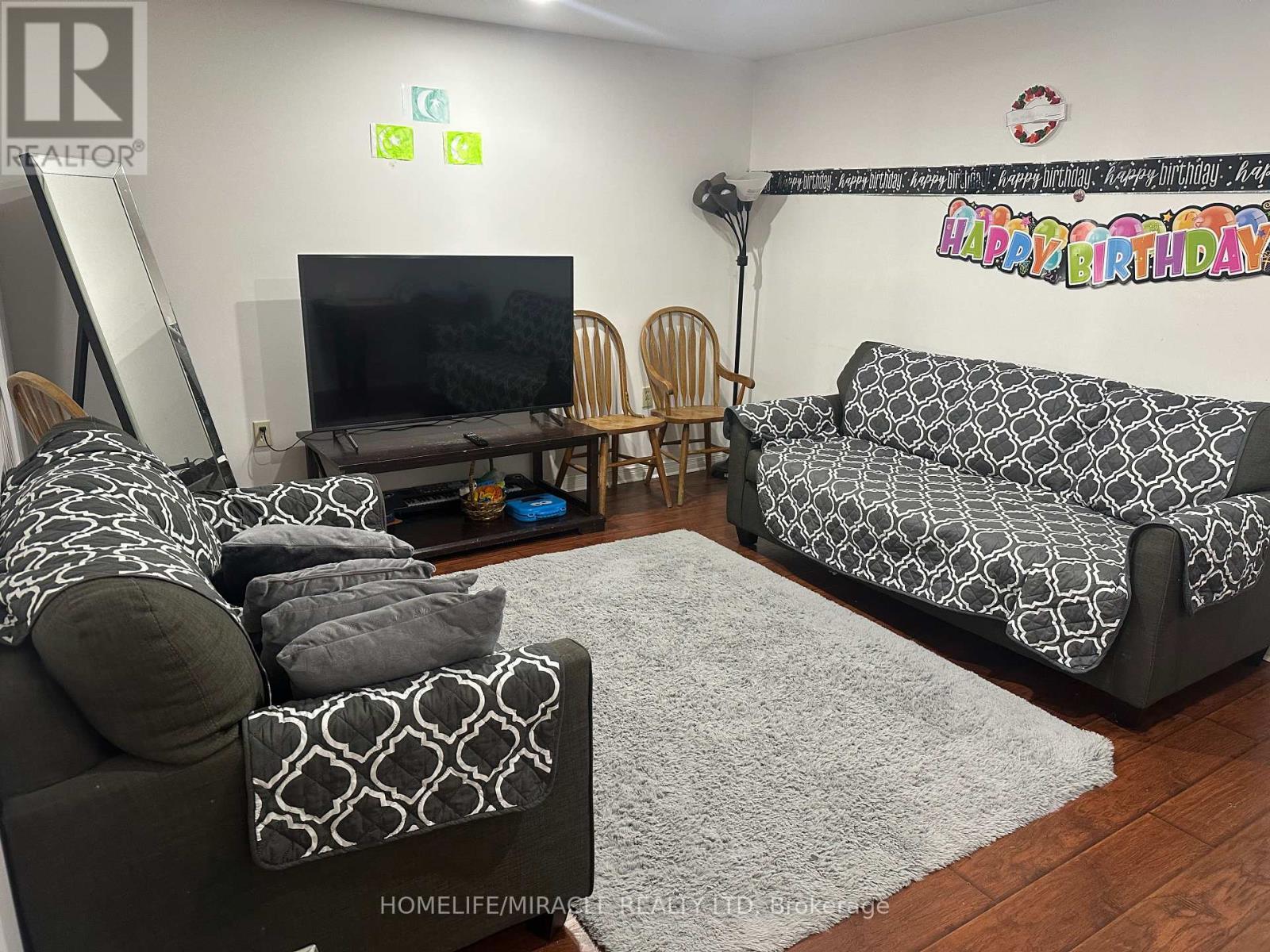 7200 Harding Crescent, Mississauga, ON - Indoor Photo Showing Living Room