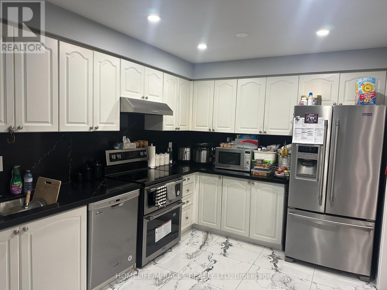 7200 Harding Crescent, Mississauga, ON - Indoor Photo Showing Kitchen