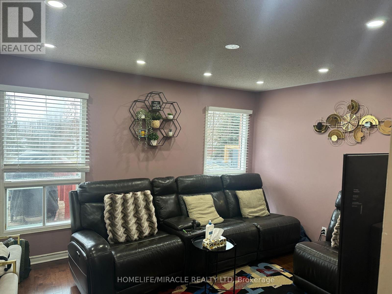 7200 Harding Crescent, Mississauga, ON - Indoor Photo Showing Living Room