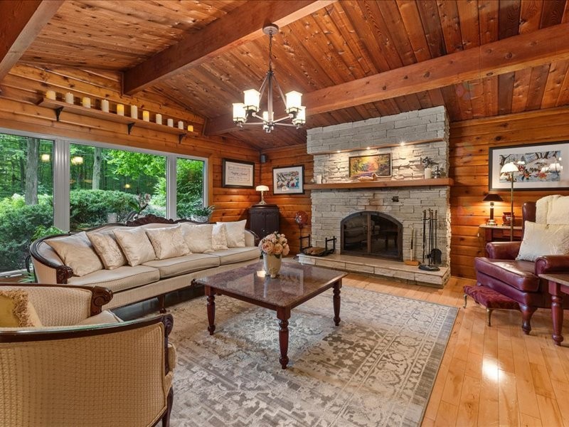 Salon - 100 Ch. De La Seigneurie, Rigaud, QC - Indoor Photo Showing Living Room With Fireplace